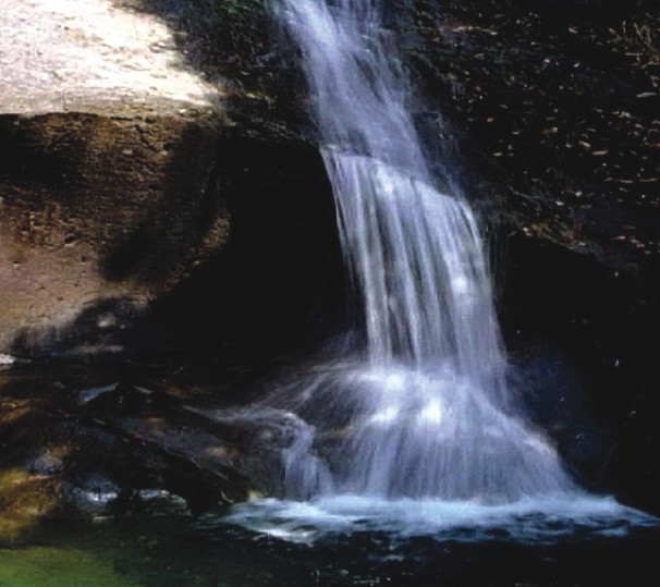 　揭阳龙潭飞瀑