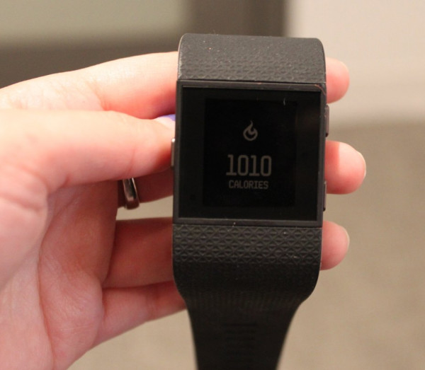 Fitbit推出三款手环及手表：来电提醒、心律检测及GPS