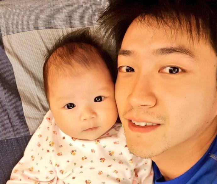 江宏杰晒父女合照 小小爱正面照曝光
